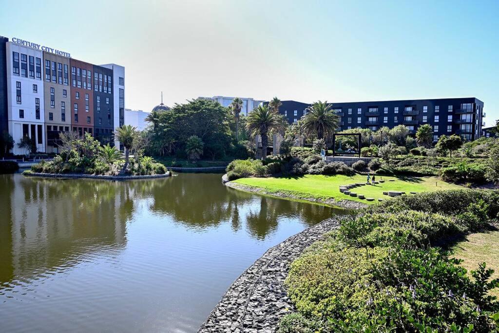 Luxury Three Bedroom Axis- Ocean And Mountain Views Cape Town